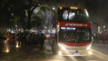 Recibimiento multitudinario a River Plate en Tucumán