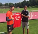 Van Niekerk cumple un sueño conociendo a Xabi Alonso