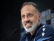 El entrenador de la Real Sociedad, Pellegrino Matarazzo, en una rueda de prensa. EFE/Javier Etxezarreta