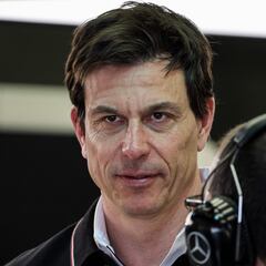 Wolff medita “una decisión arriesgada” para sustituir a Hamilton