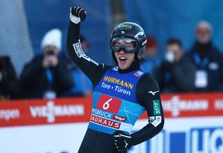 Campanada de Nikaido en Innsbruck y Prevc acaricia el Águila Dorada