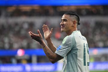 Mexico's forward #15 Uriel Antuna claps during the Conmebol 2024 Copa America tournament group B football match between Venezuela and Mexico at SoFi Stadium in Inglewood, California on June 26, 2024. (Photo by Patrick T. Fallon / AFP)