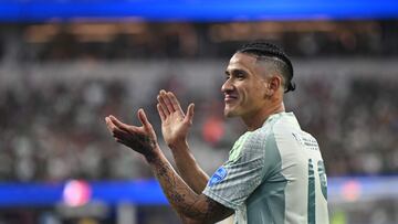 Mexico's forward #15 Uriel Antuna claps during the Conmebol 2024 Copa America tournament group B football match between Venezuela and Mexico at SoFi Stadium in Inglewood, California on June 26, 2024. (Photo by Patrick T. Fallon / AFP)