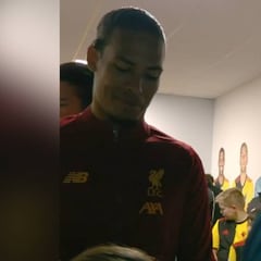 Un jugador del Watford a un niño: "La próxima vez tienes que pagar más para estar con Van Dijk"