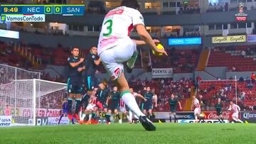 Los 2 tiros libres con que Mati Fernández asustó a Santos