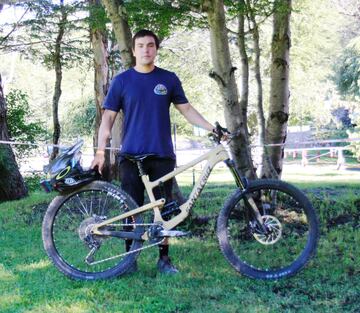 El joven de 27 años ya sabe de éxitos en ‘Del Cerro al Barrio’, ya que el 2018 consiguió un cupo para el ‘Valparaíso Cerro Abajo’ y ahora podría repetir el logro: “A darlo todo, motivarse y a demostrar lo que uno mejor sabe hacer”.