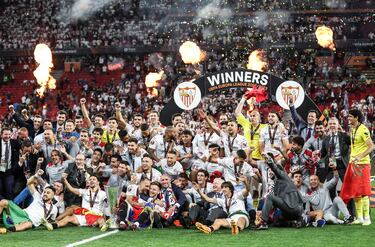 El rey de la Europa League con siete títulos que han llevado el nombre de Sevilla por todo el continente. En total cuentan con 15 trofeos, incluido una Liga en 1946. 