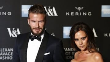 David y Victoria Beckham llevan años casados. La ex 'Spice Girl ' vive un romance con el inglés que ha traido como fruto cuatro hijos.