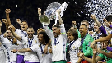 Sergio Ramos levanta el t&iacute;tulo de la Champions 2017, la Duod&eacute;cima Copa de Europa del Real Madrid.