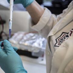 Fainting and fever - the first side effects of new Covid-19 vaccine trials