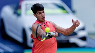 Carlos Alcaraz, contra Gael Monfils en el Shanghai Masters.