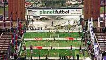 PROTAGONISTAS. Joan Gaspart, Florentino Pérez, Emilio Butragueño, José Antonio Camacho, Uli Hoeness, Adriano Galliani... han estado presentes en Barcelona para asistir al evento.