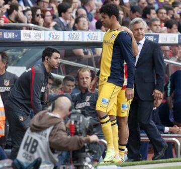 El 17 de mayo de 2014 se disputó el último partido de liga de la temporada con el título de La Liga en juego. Al Atlético le valía con no perder el encuentro, que terminó con empate a uno. El Atlético se proclamó campeón de Liga. En la imagen, Diego Costa se retira lesionado a los pocos minutos del comienzo.