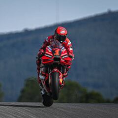 Honda no cumple con Márquez y Bagnaia está intratable