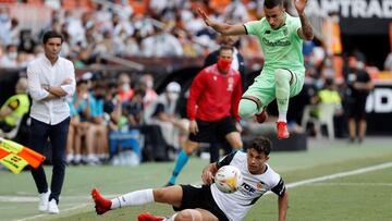 Marcelino observa a Berenguer ante el Valencia.