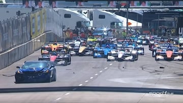 Estrella el Pace Car de la Indy y no pueden comenzar la carrera