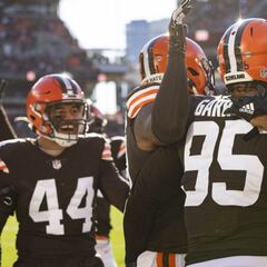 Which Week 15 NFL games have been postponed because of covid-19?