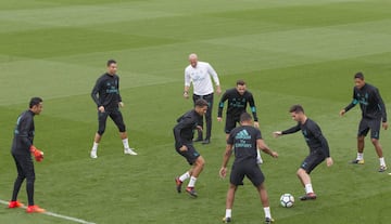 Zidane: "Bale podría ir en la lista, tiene una sobrecarga, nada más"