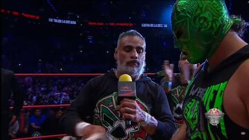 Momento en que Dr. Wagner Jr. se quita la m&aacute;scara en Triplemna&iacute;a XXV