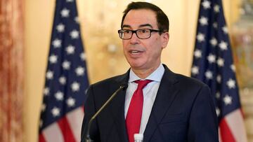 El secretario del Tesoro, Steve Mnuchin, habla en una conferencia de prensa durante el anuncio del restablecimiento de las sanciones contra Ir&aacute;n por parte de la administraci&oacute;n Trump, el 21 de septiembre de 2020, en el Departamento de Estado de Estados Unidos en Washington, DC.