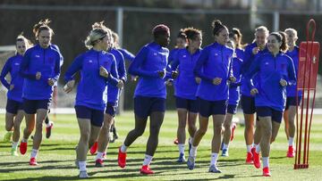 Jugadoras del Bar&ccedil;a, campe&oacute;n de Liga, durante un entrenamiento. 