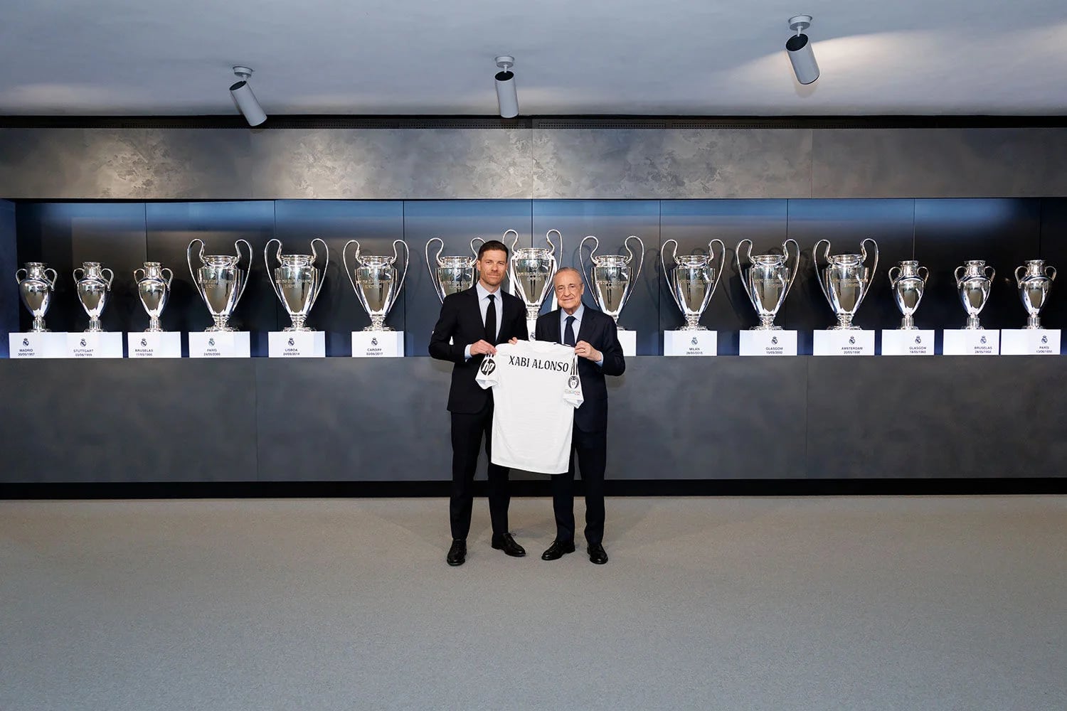 La presentación de Xabi Alonso con el Real Madrid en imágenes
