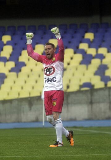 El arquero de nacionalidad argentina, llegó a Chile el 2005 y ha defendido las camisetas de Huachipato y Colo Colo. Actualmente, se encuentra en U. de Concepción.