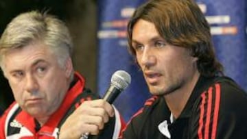 <b>EMBAJADOR EUROPEO.</b> Maldini, junto a Gilardino y Ancelotti, en la rueda de prensa del equipo a su llegada a Yokohama.