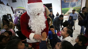 You may only have a limited timeframe to don the red suit, but being a mall Santa Claus can be a nice earner over the holidays.