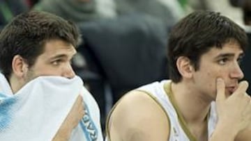 <b>HUNDIDOS. </b>Sergio Llull, Felipe Reyes y Carlos Suárez contemplan desde el banco la debacle del miércoles pasado en Bilbao.