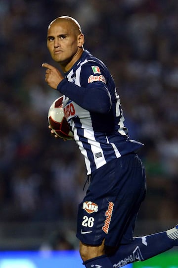 'El chupete' fue parte fundamental de la mejor época en la historia de Rayados de Monterrey. El delantero chileno fue fundamental para ganar dos títulos de liga y tres de la Copa de Campeones de la Concacaf entre 2009 y 2013. Su carrera terminó en 2015
