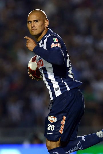 'El chupete' fue parte fundamental de la mejor época en la historia de Rayados de Monterrey. El delantero chileno fue fundamental para ganar dos títulos de liga y tres de la Copa de Campeones de la Concacaf entre 2009 y 2013. Su carrera terminó en 2015 