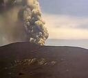 El volcán Anak Krakatoa entra en erupción