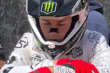 El joven prodigio del motocross falleció a los 16 años el 30 de junio de 2025 por una caída durante la prueba Mammoth Mountain MX en California. l piloto americano, que participaba por invitación, sufrió una fuerte caída en una curva y “fue atropellado por varias motos y permaneció inconsciente en la pista durante dos vueltas hasta que se mostró la bandera roja”, como informaba DirtbikeLover.