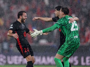 4-4. Eric García celebra el cuarto gol con sus compañeros.