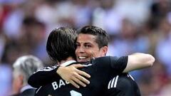 Cristiano se abraza con Bale.