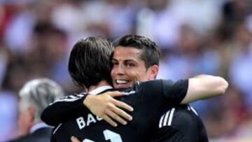 Cristiano se abraza con Bale.