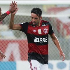 Gran definición: el primer gol de Mauricio Isla en Flamengo