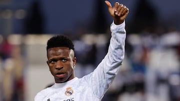 MADRID, 24/11/2024.- El delantero del Real Madrid, Vinicius Junior durante el calentamento previo al partido de la jornada 14 de LaLiga, que el Leganés y el Real Madrid disputan este domingo en el estadio Butarque de Leganés. EFE/ Sergio Perez