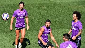 Casemiro, James y Marcelo se entrenan ante la mirada de Cristiano Ronaldo.