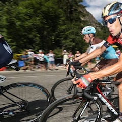 El alcalde de Alpe d'Huez aplaude el coraje de Nibali pese a su caída