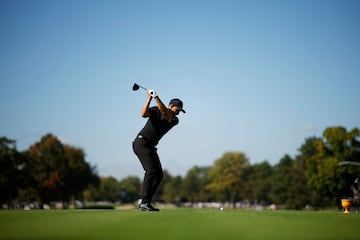 Christiaan Bezuidenhout of South Africa and the International Team plays his shot from the first tee during Sunday Singles on day four of the 2024 Presidents Cup 