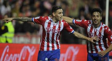Sanabria y Jony celebran un gol del Sporting.