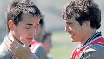 <b>INCERTIDUMBRE. </b>Carlos Calvo y Francis, al igual que Momo, siguen pendientes de cerrar sus renovaciones con el Xerez.