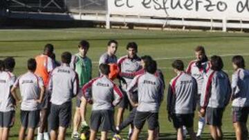 Tras la 'trilogía' de Osasuna o los duelos con Rayo, Getafe y Granada, el Valencia de Valverde afronta un reto mayor con el Sevilla. Así se lo hizo saber ayer el 'Txingurri' a los suyos.