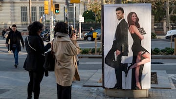 Women take pictures of a mural depicting former Barcelona's Spanish defender Gerard Pique and Colombian singer Shakira by Italian street artist Salvatore Benintende aka TvBoy in Barcelona on January 13, 2023. - RESTRICTED TO EDITORIAL USE - MANDATORY MENTION OF THE ARTIST UPON PUBLICATION - TO ILLUSTRATE THE EVENT AS SPECIFIED IN THE CAPTION (Photo by Josep LAGO / AFP) / RESTRICTED TO EDITORIAL USE - MANDATORY MENTION OF THE ARTIST UPON PUBLICATION - TO ILLUSTRATE THE EVENT AS SPECIFIED IN THE CAPTION / RESTRICTED TO EDITORIAL USE - MANDATORY MENTION OF THE ARTIST UPON PUBLICATION - TO ILLUSTRATE THE EVENT AS SPECIFIED IN THE CAPTION (Photo by JOSEP LAGO/AFP via Getty Images)