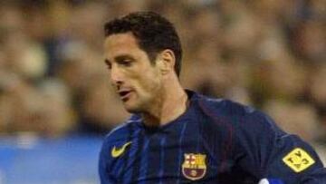 <b>CRACKS. </B>El lateral brasileño cree que el peso del juego azulgrana debe recaer en Eto'o, Ronaldinho y Deco.