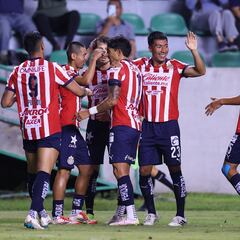 Chivas levanta su primer título en la era Gabriel Milito