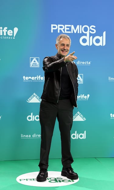 Sergio Dalma, a su paso por la alfombra verde de los Premios Dial Tenerife 2026.
