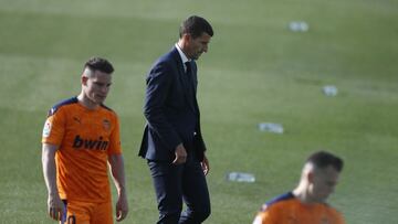 Javi Gracia, en el césped del Benito Villamarín.